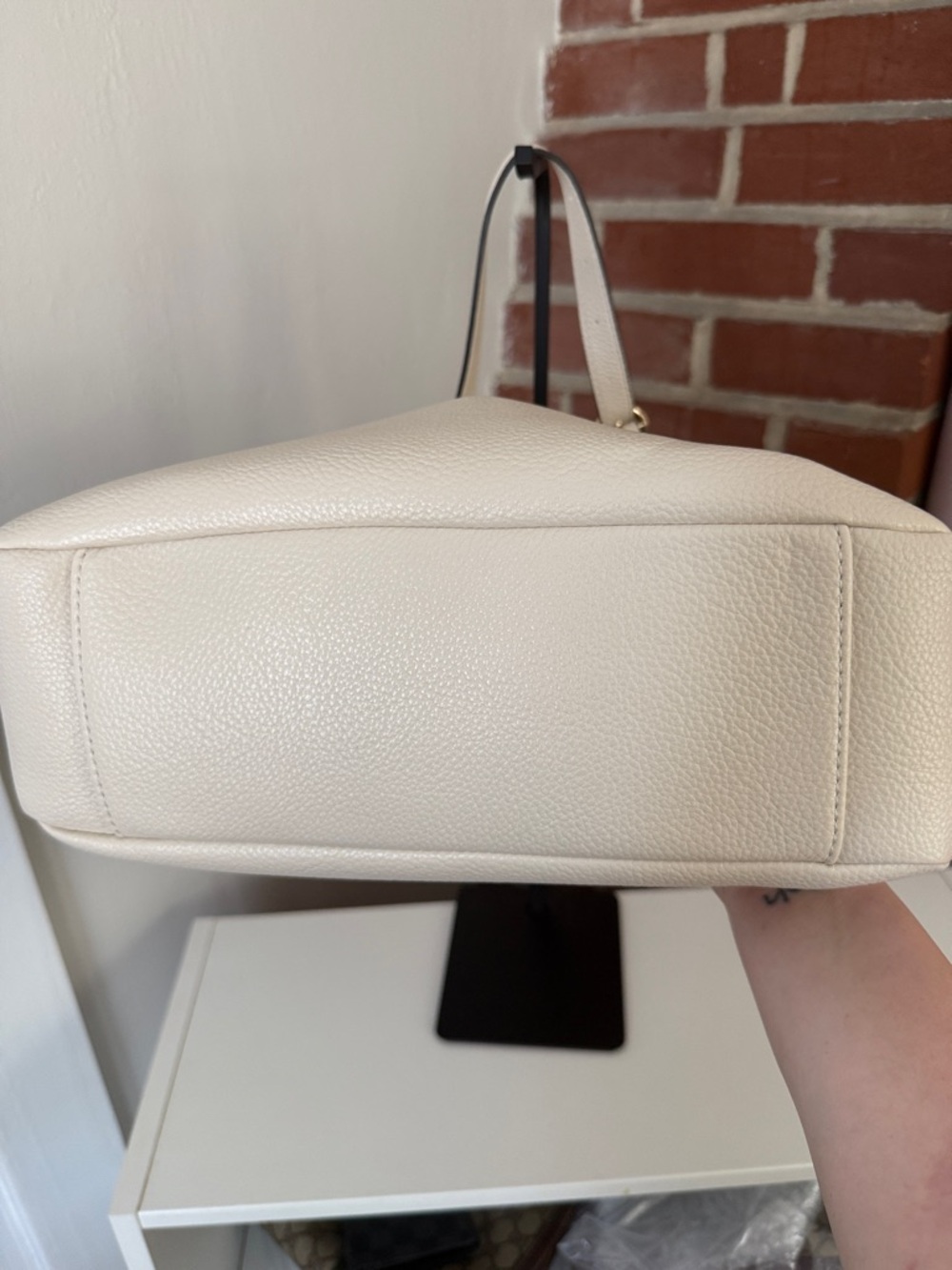 Guess Cream Pebbled Leather Shoulder Bag with Heart Charm - Picture 4 of 5